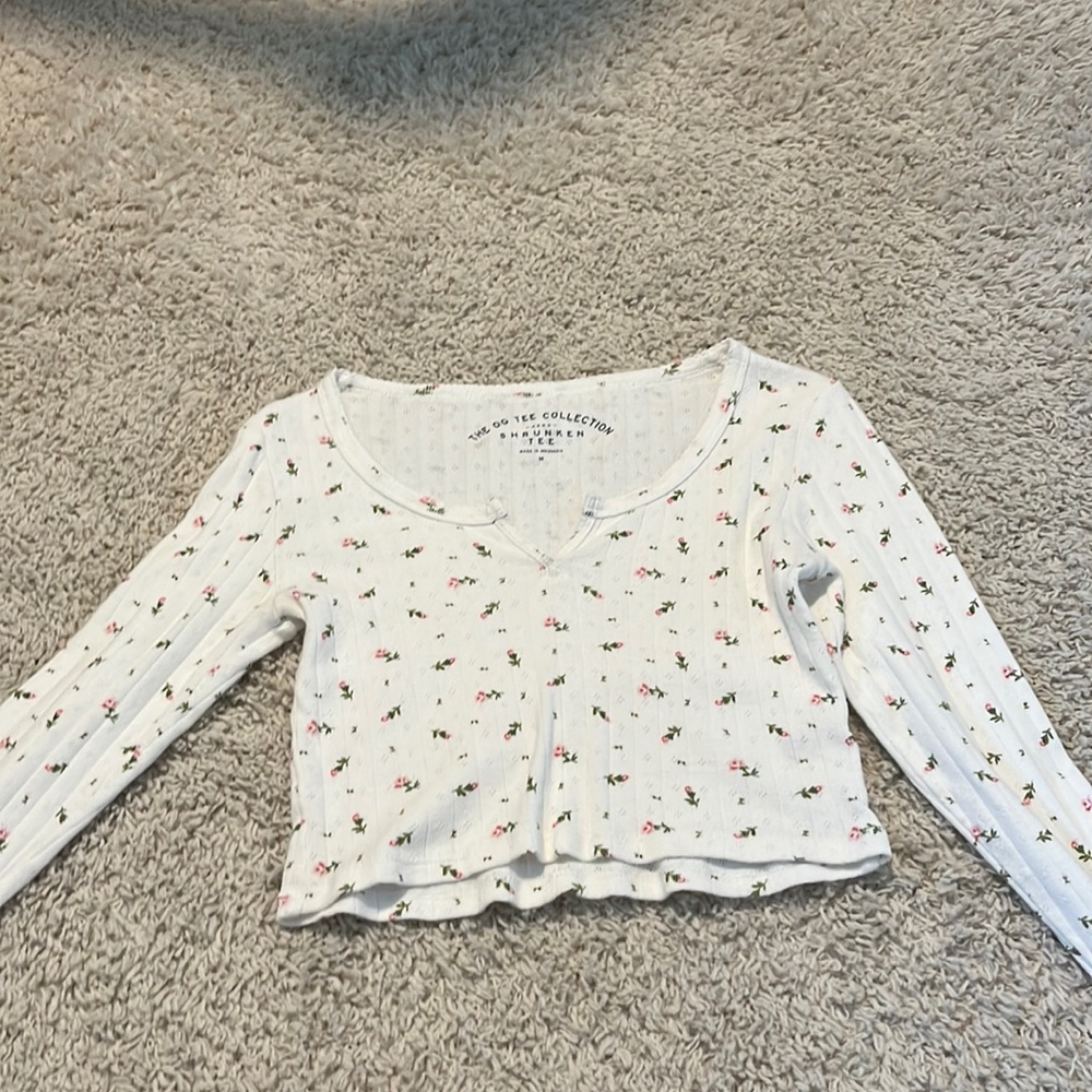 White flower crop top